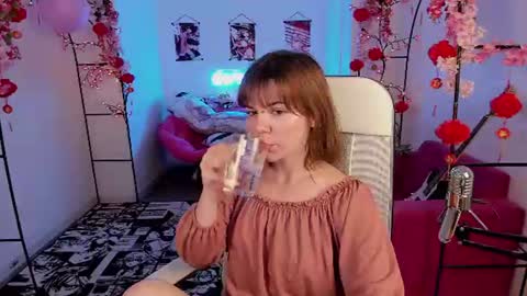 janefields online show from August 8, 1:33 pm