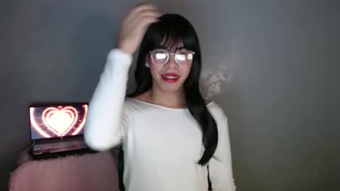 janelux_x online show from May 27, 7:27 pm