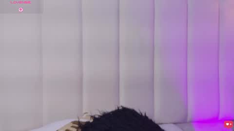 janettejones_ online show from August 13, 9:01 am