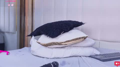 janettejones_ online show from August 15, 7:34 am