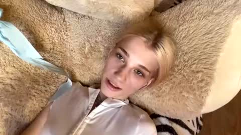 Elsa online show from August 2, 2:57 pm