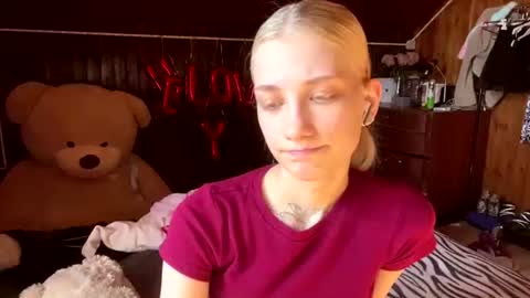 Elsa online show from August 3, 12:34 pm