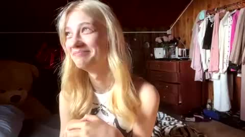 Elsa online show from August 14, 12:31 pm