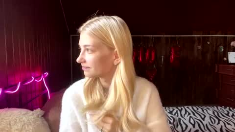 Elsa online show from August 15, 8:07 am