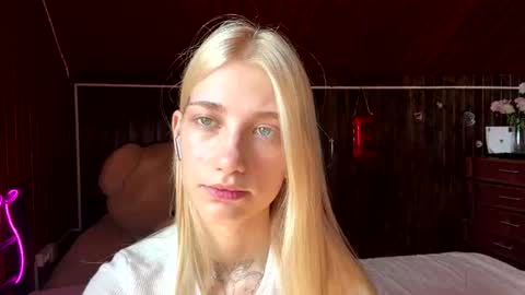 Elsa online show from August 16, 10:30 am
