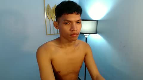 janlloyd04 online show from April 21, 1:43 pm