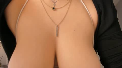 Amelle online show from August 12, 4:04 am