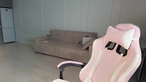 Jasmine online show from August 6, 3:11 pm