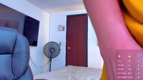 JBrooksXx online show from August 12, 8:33 pm