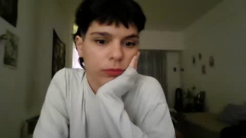 jaune online show from August 15, 5:11 am