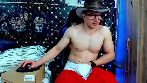 Javier online show from August 8, 11:38 pm