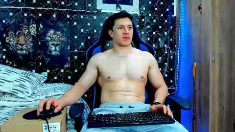 Javier online show from August 11, 6:26 am