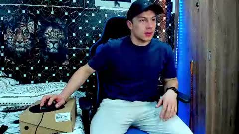 Javier online show from August 11, 10:01 pm