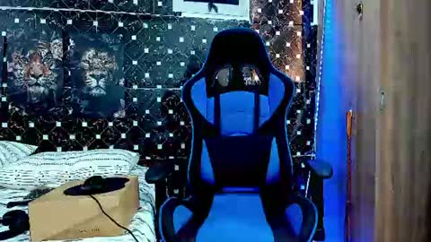 Javier online show from August 12, 6:10 pm