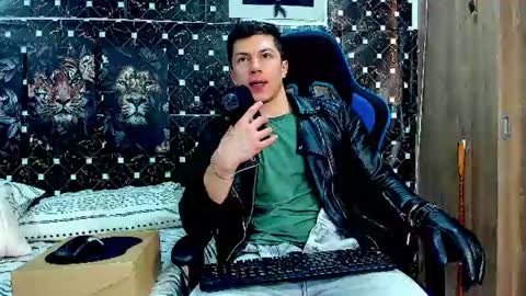 Javier online show from August 13, 9:07 pm