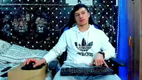 Javier online show from August 15, 3:54 am