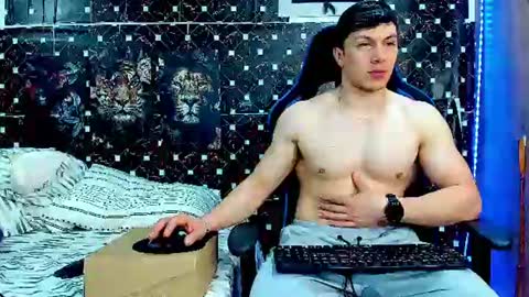 Javier online show from August 15, 5:00 am