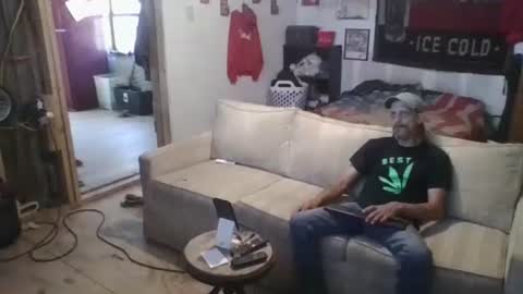 redneck asshole prick online show from August 12, 7:27 pm