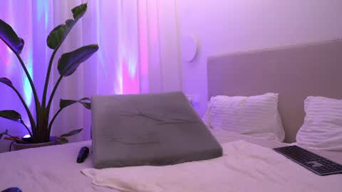 JayJayPink online show from August 15, 1:31 am