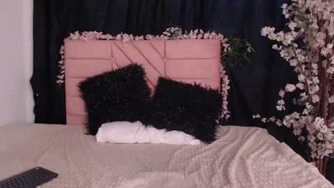 jazmin_crown online show from August 3, 3:30 pm