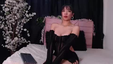 jazmin_crown online show from August 8, 2:17 pm