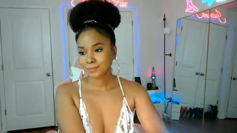 Jazminefox online show from August 7, 9:15 pm