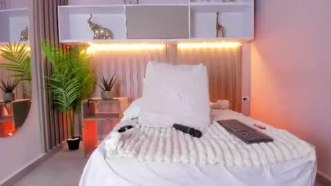 Jazmin online show from August 12, 11:29 pm