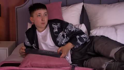 Jean online show from July 5, 9:29 pm