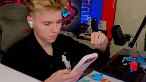 Jean online show from August 7, 4:51 pm