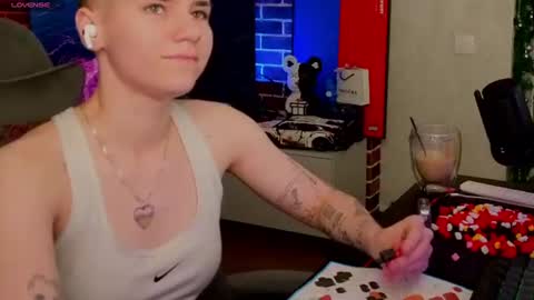 Jean online show from August 8, 4:29 pm