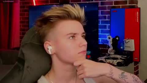 Jean online show from August 8, 6:41 pm
