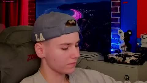 Jean online show from August 12, 5:37 pm