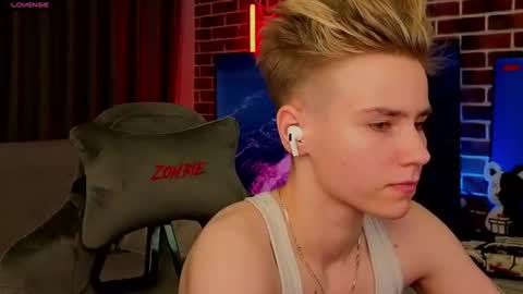 Jean online show from August 16, 5:28 pm
