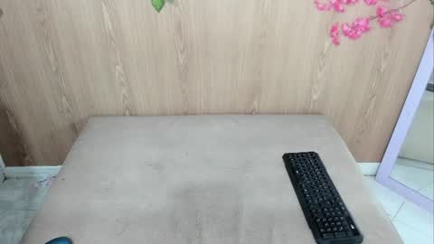 Jenelotizz online show from August 1, 4:51 am