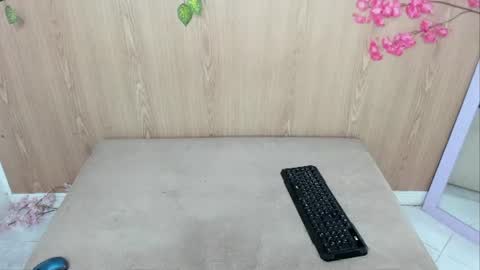 Jenelotizz online show from August 7, 3:39 am