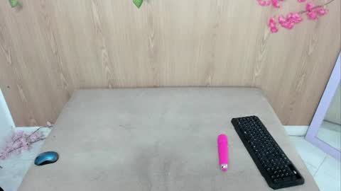Jenelotizz online show from August 7, 5:51 am