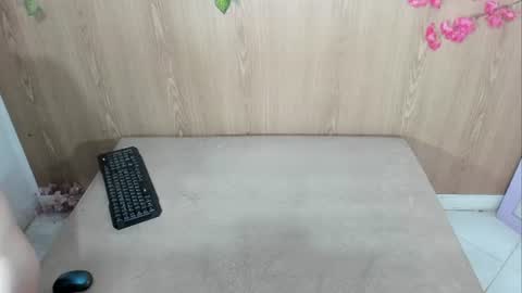 Jenelotizz online show from August 14, 5:00 am