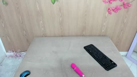 Jenelotizz online show from August 15, 5:22 am