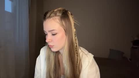 Hey EveryoneIm Kimi Glad to see you in my roomCan we hit 10 Thumbs up online show from February 19, 2:48 pm