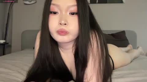jennie_yung online show from July 9, 9:42 pm