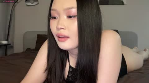 jennie_yung online show from July 16, 12:00 am