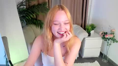 jennifer_shy_ online show from July 26, 11:48 am