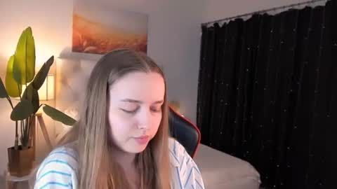 Jennifer online show from July 1, 6:42 pm