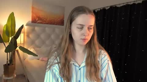 Jennifer online show from July 1, 7:48 pm