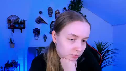 Jennifer online show from July 7, 10:25 pm
