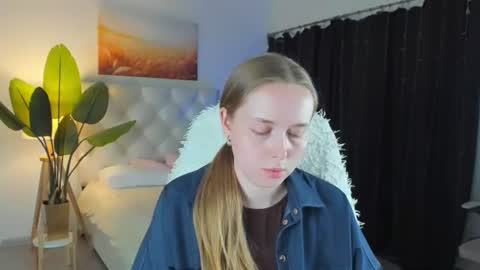 Jennifer online show from August 13, 9:18 pm