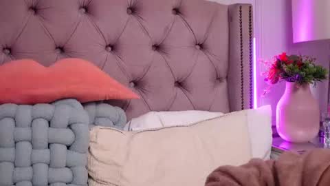 JenniferLovveX online show from August 1, 10:10 am