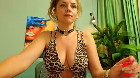 jenniferreys online show from August 6, 8:57 am