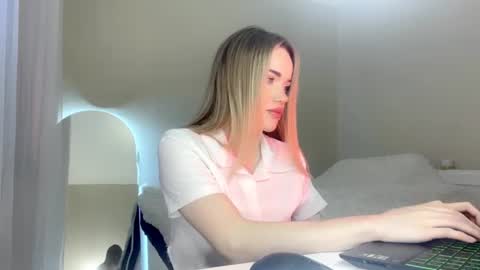 Jenn online show from August 10, 9:33 am