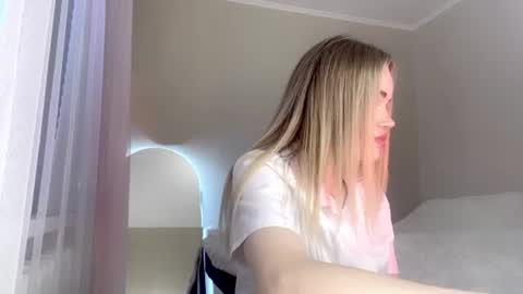 Jenn online show from August 10, 10:38 am